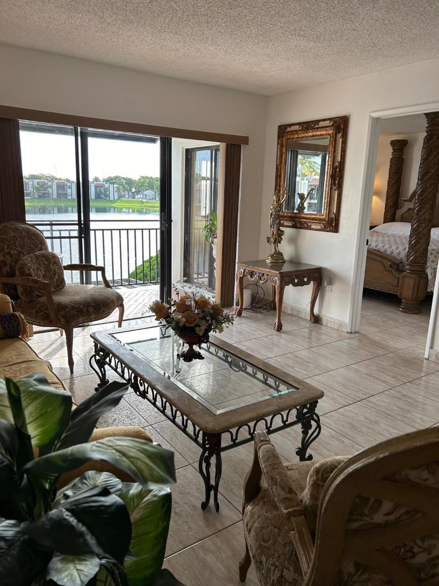 Beautiful Apartment With Very Elegant Colonial Decoration Tamiami Exterior foto